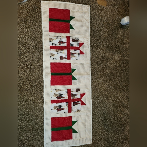 Handmade Christmas Table Runner 49" long x 17" wide New - Picture 2 of 6